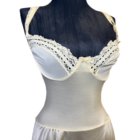 Vintage Olga Cream Lace Chemise Nightgown - Picture 6 of 12